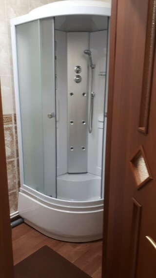 Гостиница Куршавель Байкальск Двухместный номер с двуспальной кроватью и дополнительной кроватью-9