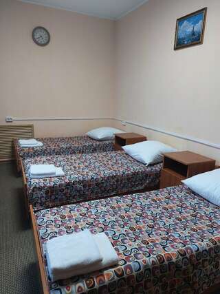 Гостиница Куршавель Байкальск Стандартный трехместный номер-3