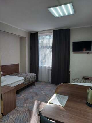 Гостиница Куршавель Байкальск Двухместный номер с 2 отдельными кроватями-11