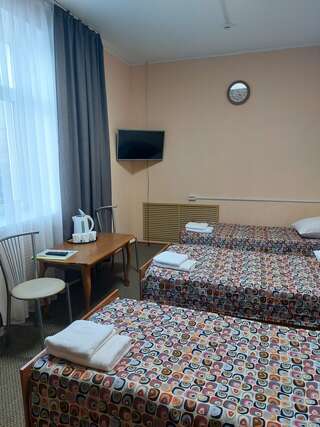 Гостиница Куршавель Байкальск Стандартный трехместный номер-1